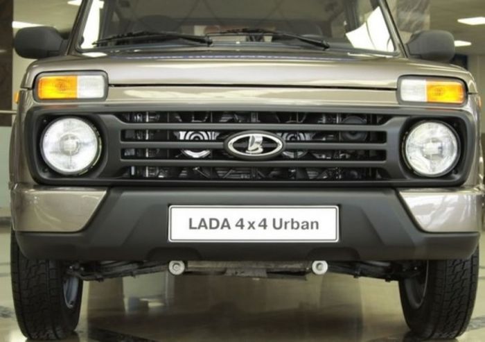 Lada 4x4 Urban    (9 )