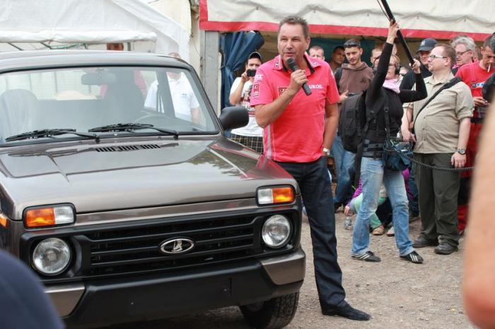 Lada 4x4 Urban    (9 )