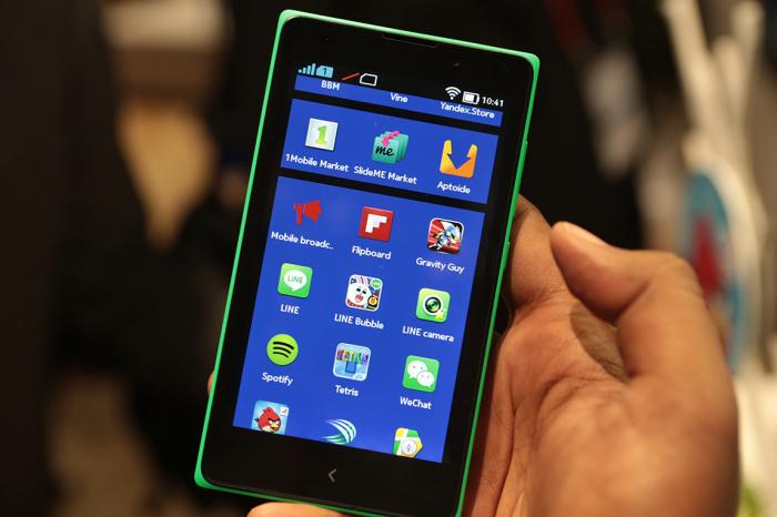 Nokia XL – новинка с сюрпризом (7 фото)