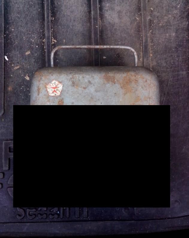 Коробочка из захламлённого гаража (8 фото) 
