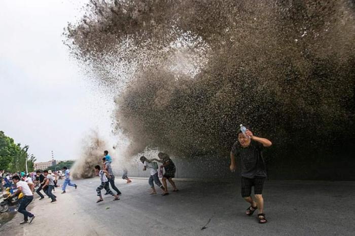 Огромная приливная волна в Ханчжоу (20 фото) 