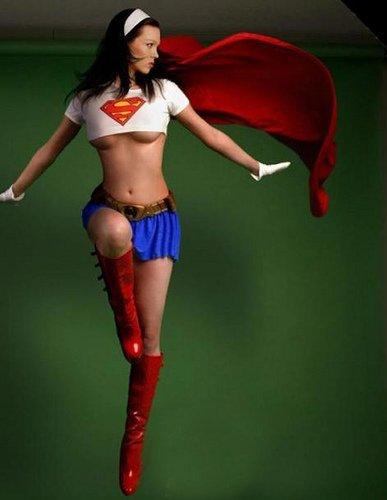 Сексуальные девушки в костюмах супергероев (34 фото)