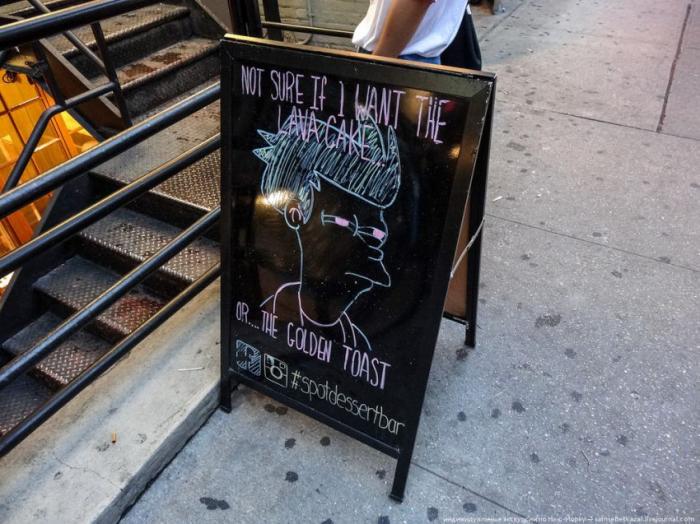  Рекламные штендеры на улицах Нью-Йорка (13 фото) 