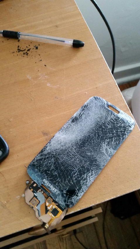  Samsung Galaxy S4 взорвался у головы хозяина (7 фото) 
