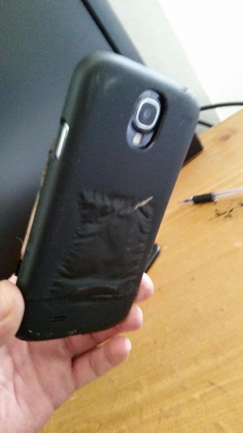  Samsung Galaxy S4 взорвался у головы хозяина (7 фото) 