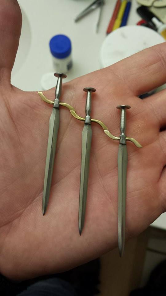 Пособие по изготовлению миниатюрных мечей из гвоздей (37 фото) 