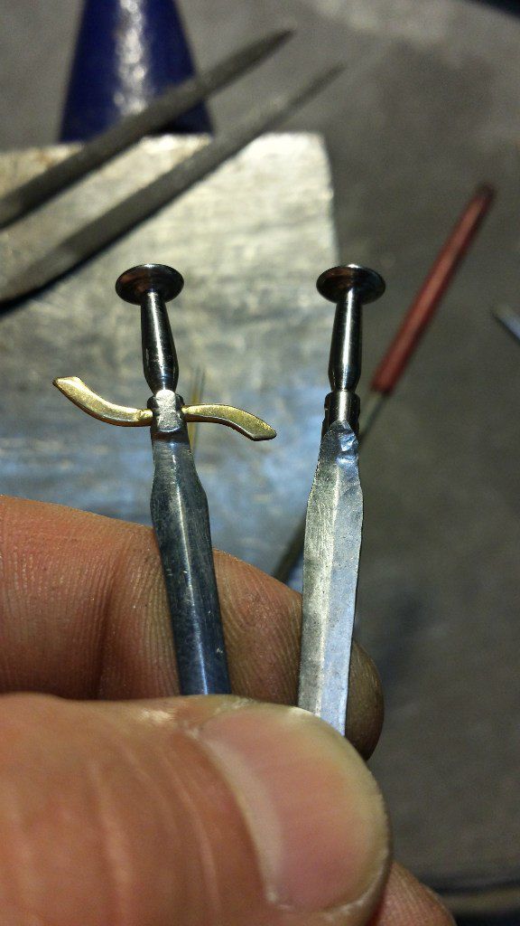 Пособие по изготовлению миниатюрных мечей из гвоздей (37 фото) 