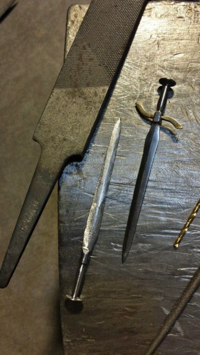 Фотоотчет по изготовлению мини-мечей из обычных гвоздей (35 фото)