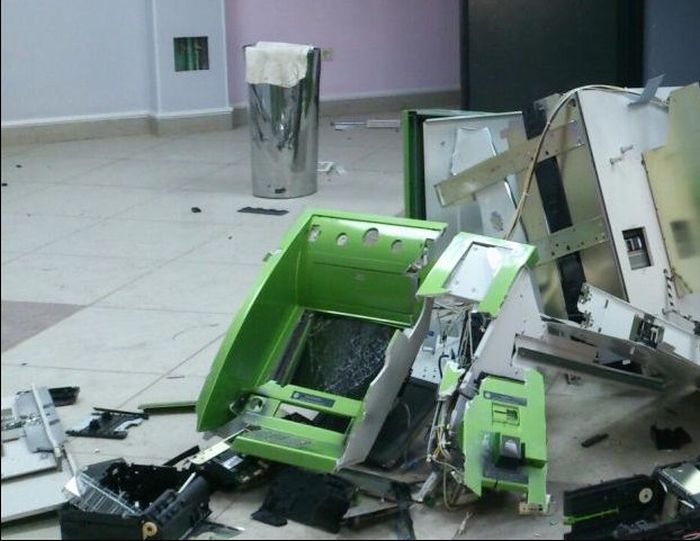 В центре Томска взорвали банкомат (3 фото)