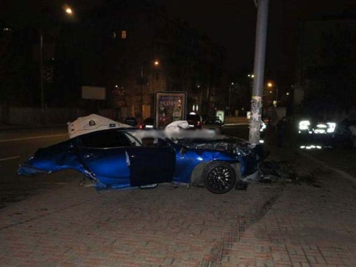 В центре Киева произошло ДТП с автомобилем Maserati (7 фото)