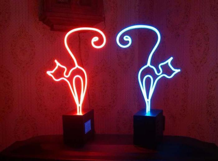 Светящиеся статуэтки из стеклянной трубочки (11 фото)