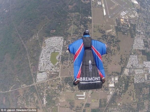  Британец прыгнул без парашюта с высоты 700 метров (7 фото) 