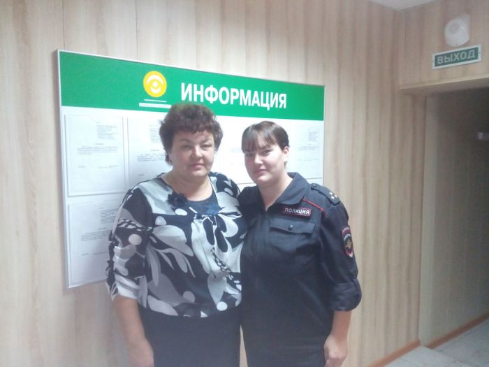Российские полицейские сделали селфи со своими матерями (16 фото)