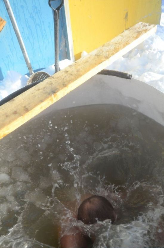 Крещенские купания в Антарктиде (15 фото)