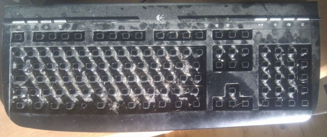 Креативный способ очистки клавиатуры (7 фото)