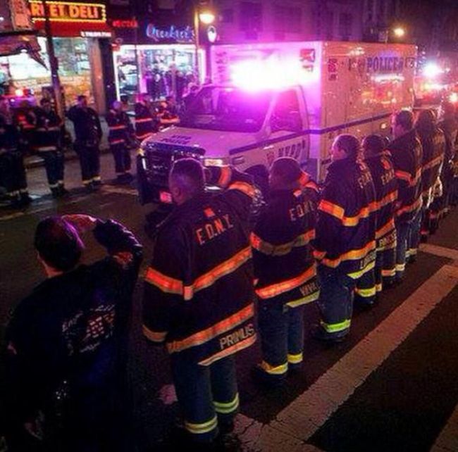 В Нью-Йорке из-за мести были убиты двое полицейских (13 фото)