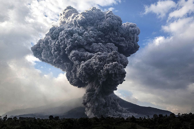 Вулканическая активность в 2014 году (40 фото)