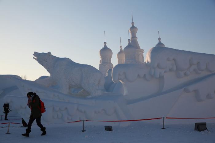 Фестиваль снежных и ледяных скульптур в Харбине (12 фото)