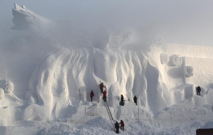  Фестиваль снежных и ледяных скульптур в Харбине (12 фото) 