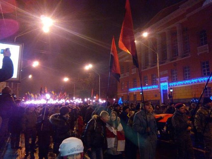 В Киеве отметили 106-летие Бандеры факельным шествием (29 фото)