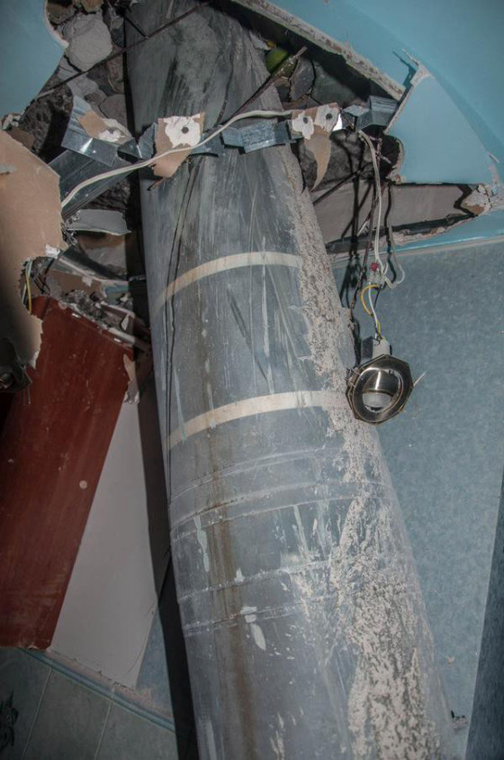Ракета «Смерч» угодила в жилой дом (4 фото)