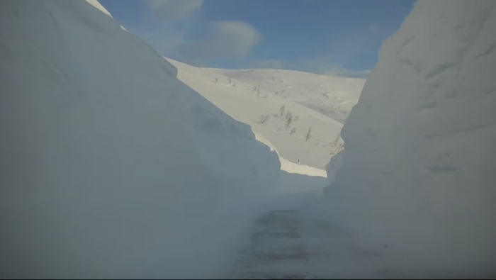 Удивительная и опасная горная дорога в Норвегии (6 фото)