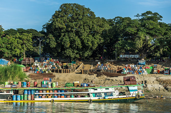 Путешествие по крупнейшей реке Бирмы (35 фото)