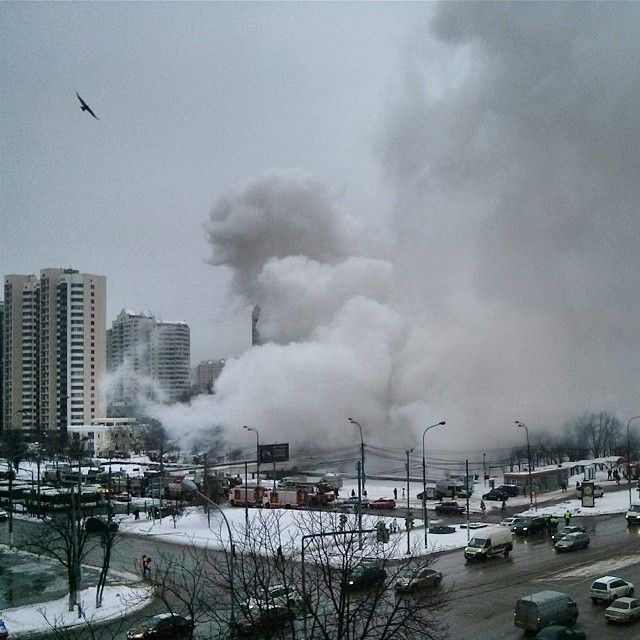 Более суток пожарные тушили библиотеку ИНИОН РАН (17 фото)