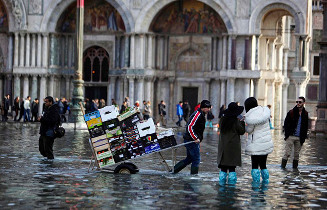 Аква альта в Венеции (14 фото)