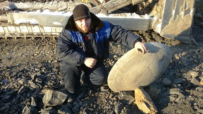 В Кемеровской области обнаружили древний каменный диск (7 фото)