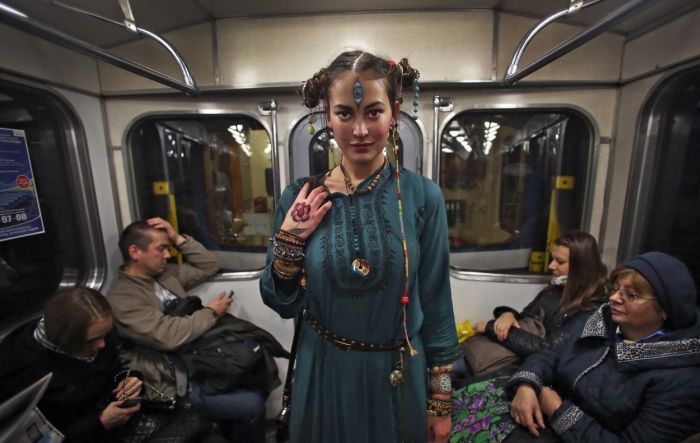 Необычные пассажиры в метро Санкт-Петербурга (42 фото)