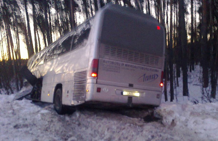 Во Владимирской области в ДТП попал автобус с литовскими хоккеистами (6 фото)