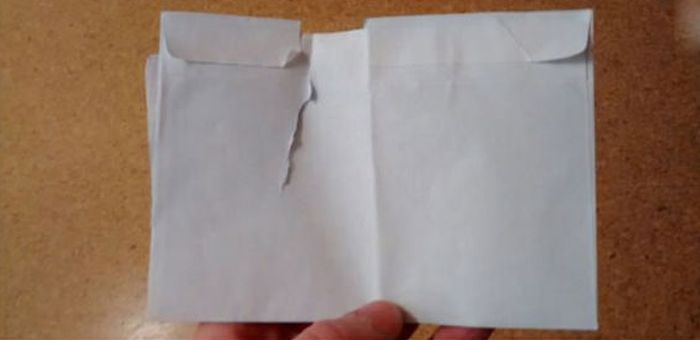 Как не стоит открывать письма (2 фото)