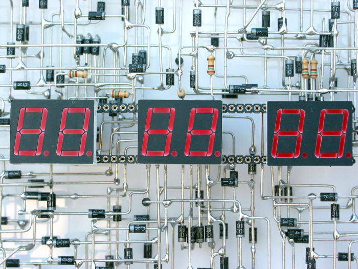 Уникальные самодельные электронные часы (7 фото)