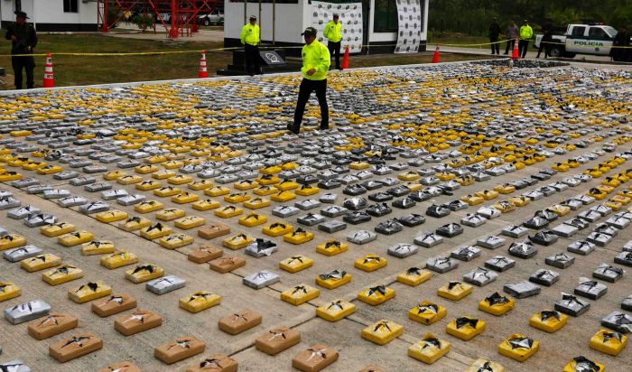 Полиция Колумбии изъяла 3,3 тонны кокаина (6 фото)