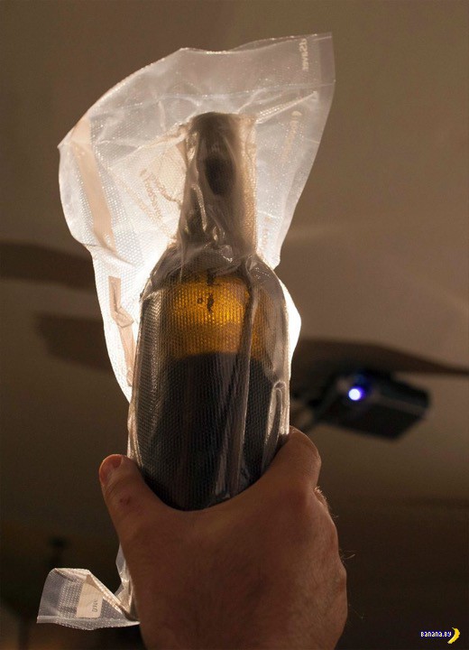 Откупорили бутылочку 151-летнего вина (6 фото)