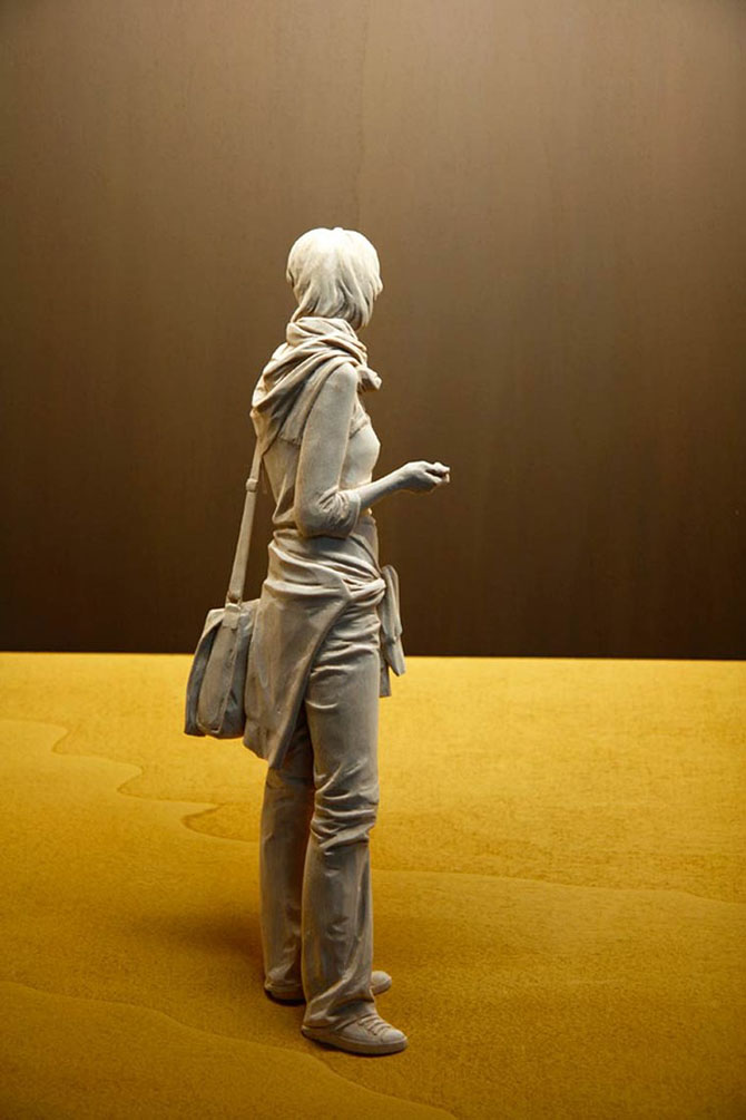 Невероятно реалистичные деревянные скульптуры людей (18 фото)