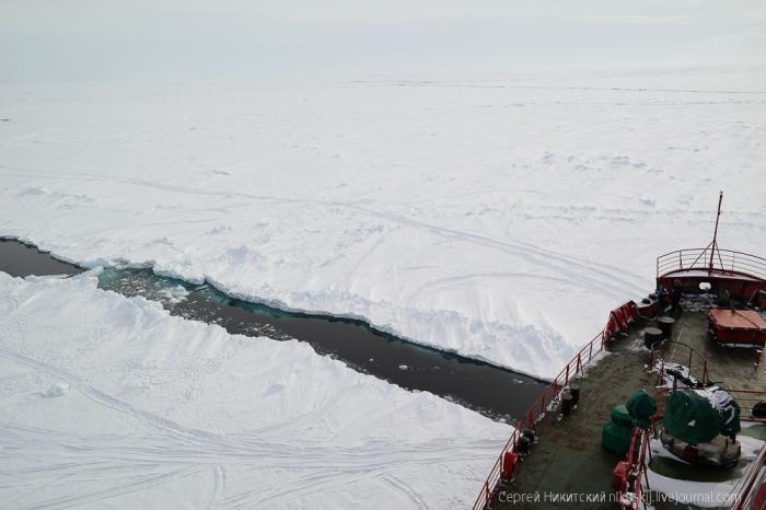 Как спасали людей и оборудование в Арктике (18 фото)