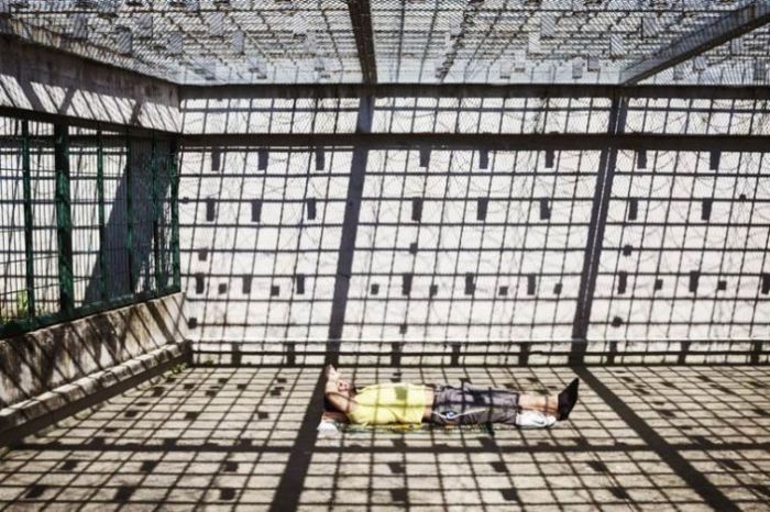 Жизнь французских заключенных в фотопроекте Грегуара Корганова (21 фото)