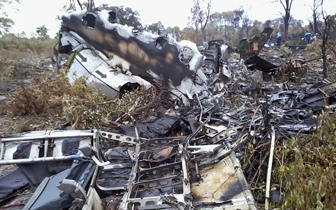 Пять историй, когда пилоты намеренно разбивали самолеты (7 фото)