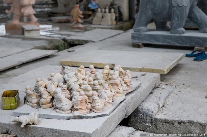 Как делают каменные скульптуры во Вьетнаме (21 фото)