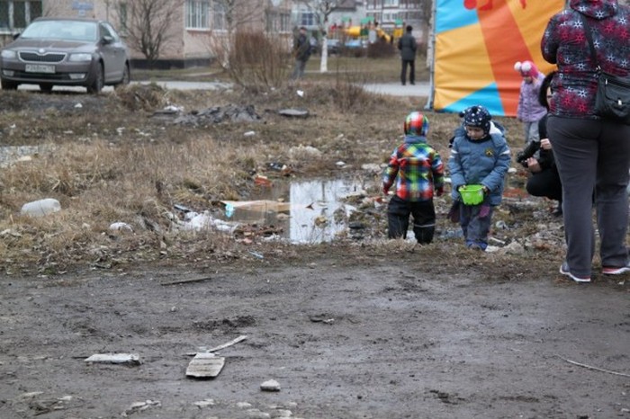 В Санкт-Петербурге место детской площадки займет храм (16 фото)