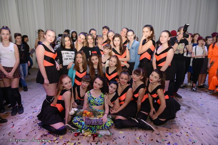 Оренбургские «пчелки» против закрытия школы танцев (6 фото)