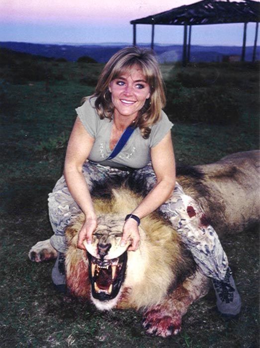 Зоозащитники осудили американку, убившую жирафа (14 фото)