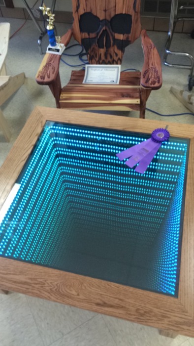 Старшеклассник построил столик с эффектом бесконечности (20 фото)