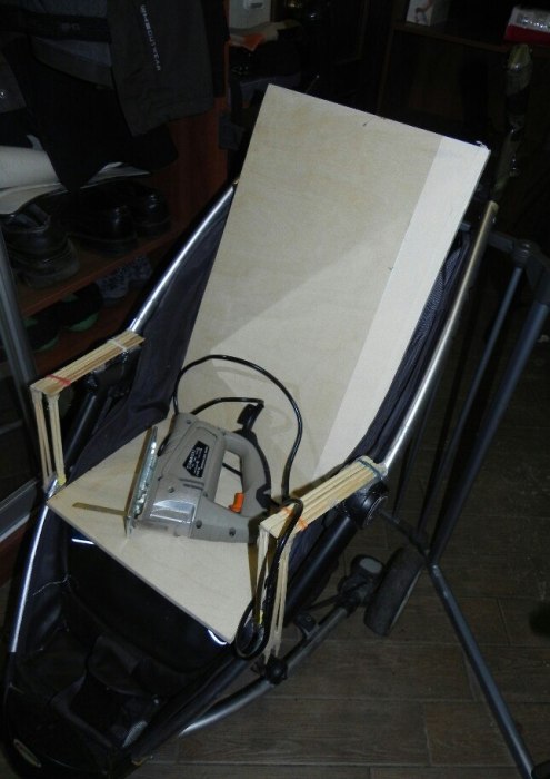 Фотоотчет по созданию Железного трона из старой детской коляски (22 фото)