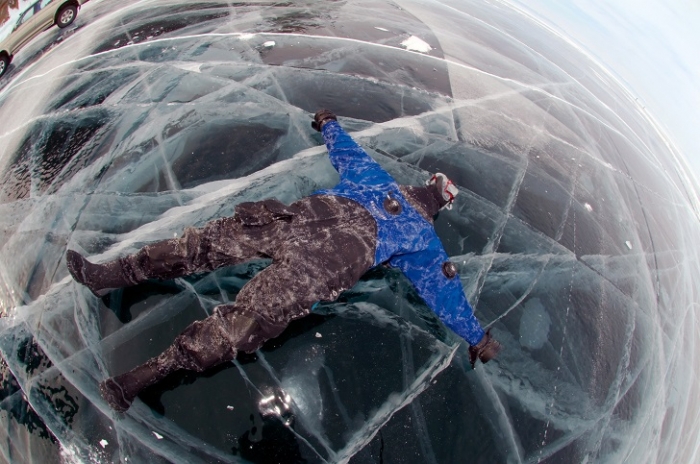 Погружение под лед Байкала (15 фото)