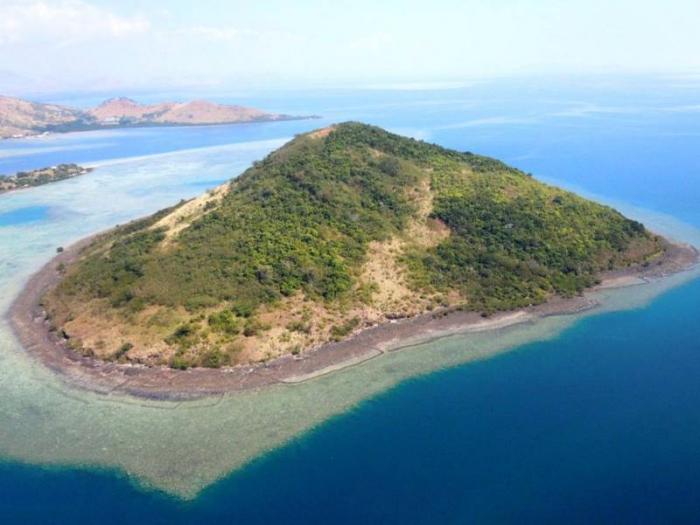 16 островов, которые можно купить прямо сейчас (17 фото)