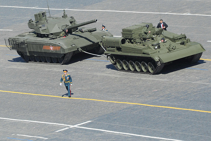 Во время репетиции заглох танк Т-14 «Армата» (3 фото)