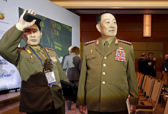 В сети появилась информация о казни министра обороны КНДР (6 фото)